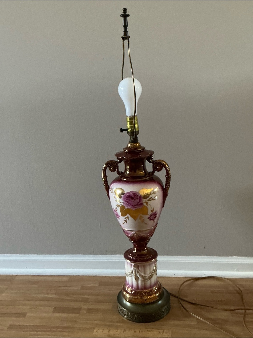 Vtg MCM Roselle Victorian style urn table lamp burgundy and 14 karat gold 36”